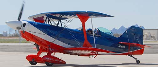 Ed Hammill flies aerobatics in Pitts S-2C N89PS